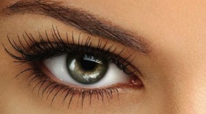 Oftalmólogo especialista en glaucoma de Alicante y Ontinyent La mayoría de los medicamentos tienen efectos secundarios, entre ellos se incluyen los medicamentos oculares.